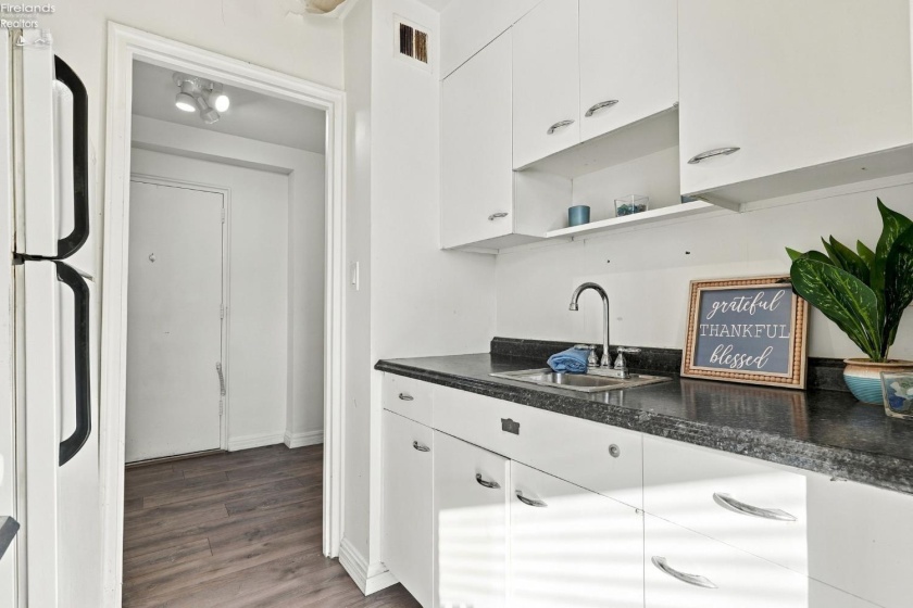 11820 Edgewater Dr, Lakewood, 44107, 1 Bedroom Bedrooms, ,1 BathroomBathrooms,Residential,For Sale,Edgewater Dr,20264337