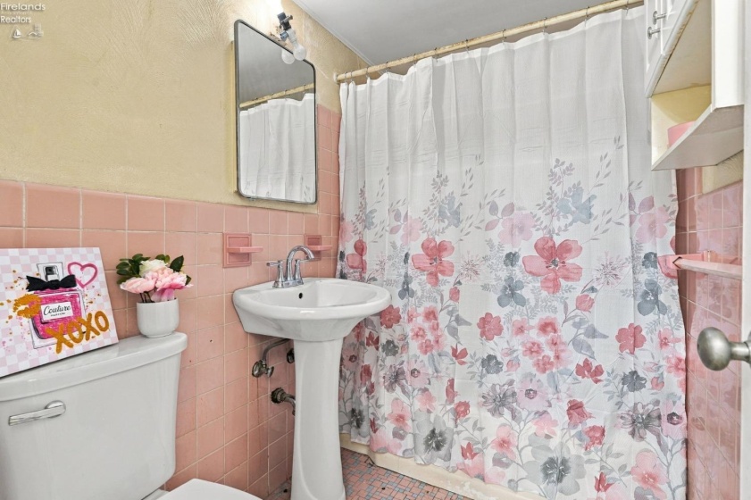 11820 Edgewater Dr, Lakewood, 44107, 1 Bedroom Bedrooms, ,1 BathroomBathrooms,Residential,For Sale,Edgewater Dr,20264337