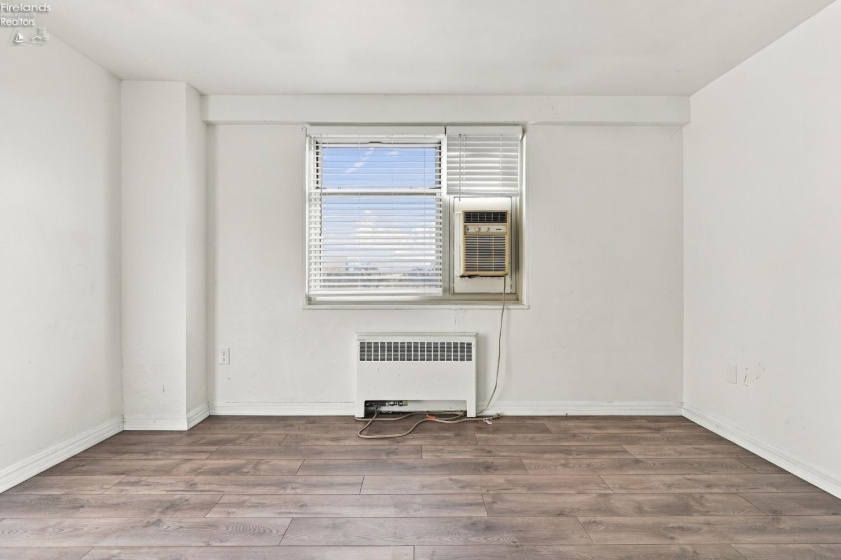 11820 Edgewater Dr, Lakewood, 44107, 1 Bedroom Bedrooms, ,1 BathroomBathrooms,Residential,For Sale,Edgewater Dr,20264337