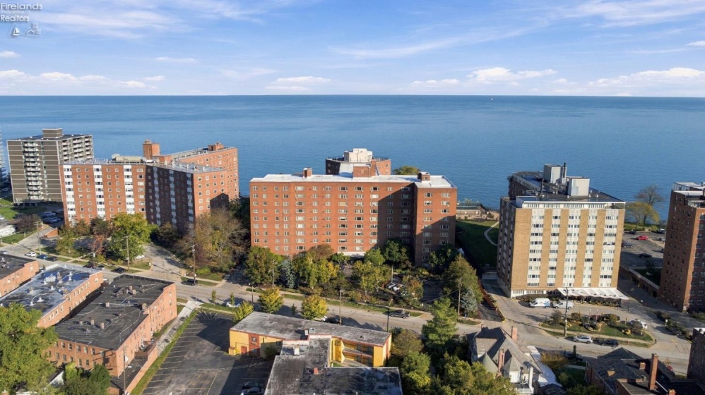 11820 Edgewater Dr, Lakewood, 44107, 1 Bedroom Bedrooms, ,1 BathroomBathrooms,Residential,For Sale,Edgewater Dr,20264337