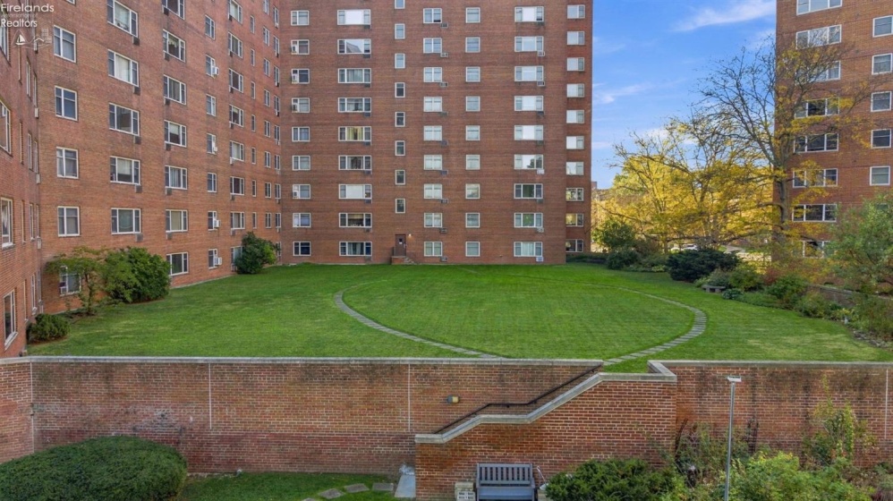 11820 Edgewater Dr, Lakewood, 44107, 1 Bedroom Bedrooms, ,1 BathroomBathrooms,Residential,For Sale,Edgewater Dr,20264337