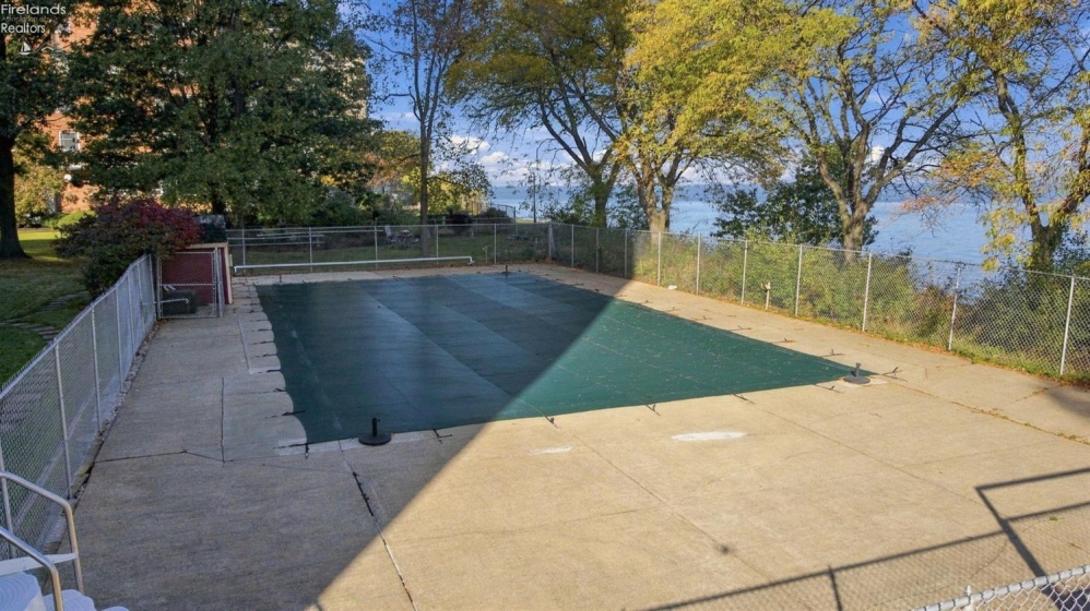 11820 Edgewater Dr, Lakewood, 44107, 1 Bedroom Bedrooms, ,1 BathroomBathrooms,Residential,For Sale,Edgewater Dr,20264337