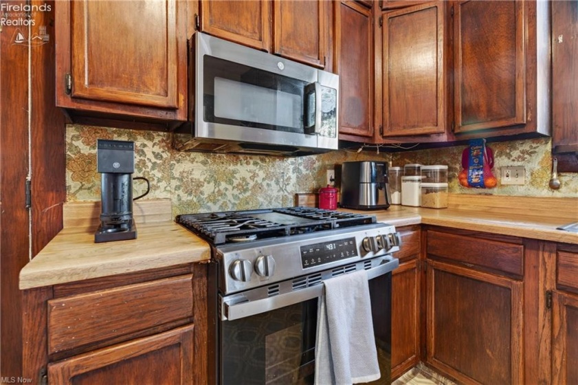 1222 6th Street, Lorain, 44052, 4 Bedroom Bedrooms, ,2 BathroomBathrooms,Residential,For Sale,6th,20264283