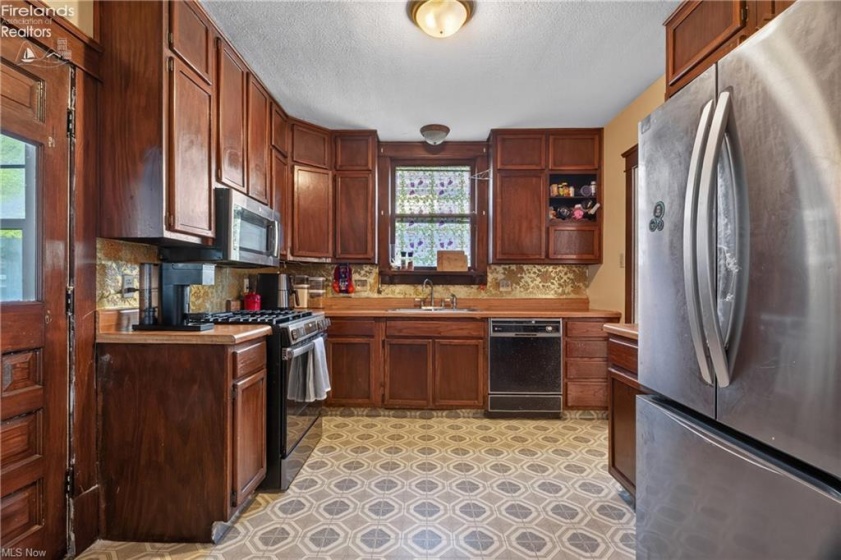 1222 6th Street, Lorain, 44052, 4 Bedroom Bedrooms, ,2 BathroomBathrooms,Residential,For Sale,6th,20264283