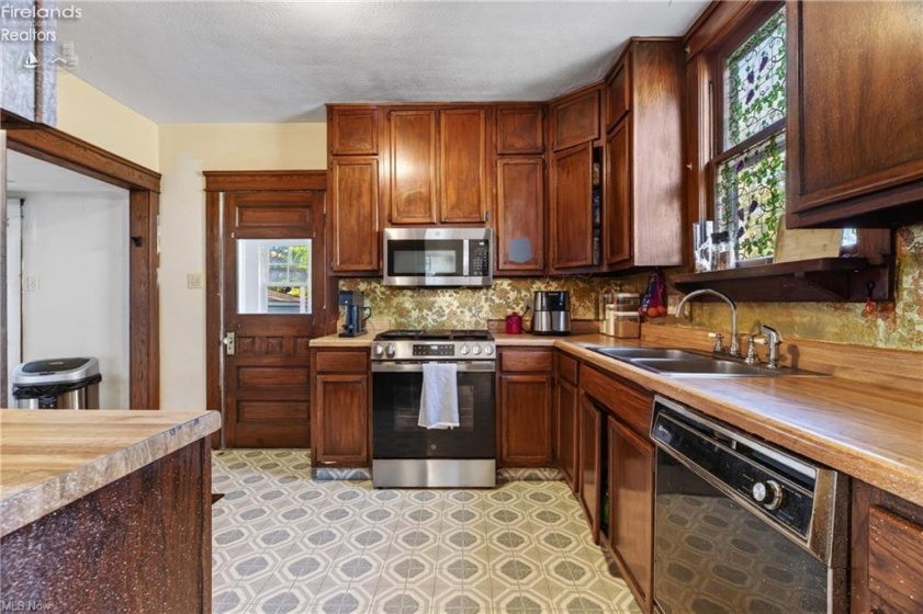 1222 6th Street, Lorain, 44052, 4 Bedroom Bedrooms, ,2 BathroomBathrooms,Residential,For Sale,6th,20264283