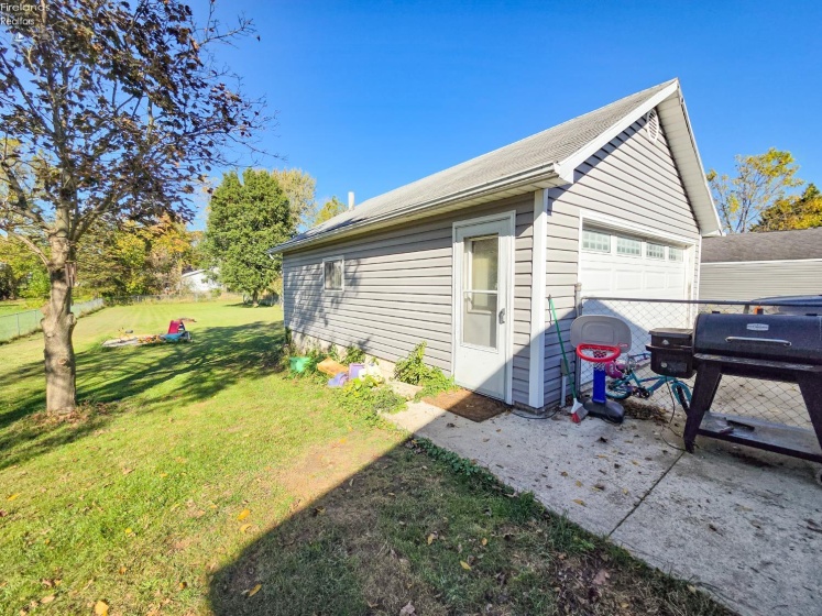 619 Bush Place, Fremont, 43420, 4 Bedroom Bedrooms, ,1 BathroomBathrooms,Residential,For Sale,Bush,20264302