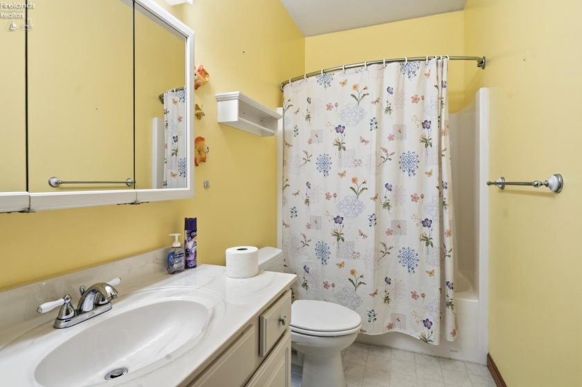 1041 Anna Lane, Bowling Green, 43402, 3 Bedroom Bedrooms, ,2 BathroomBathrooms,Residential,For Sale,Anna,20264180