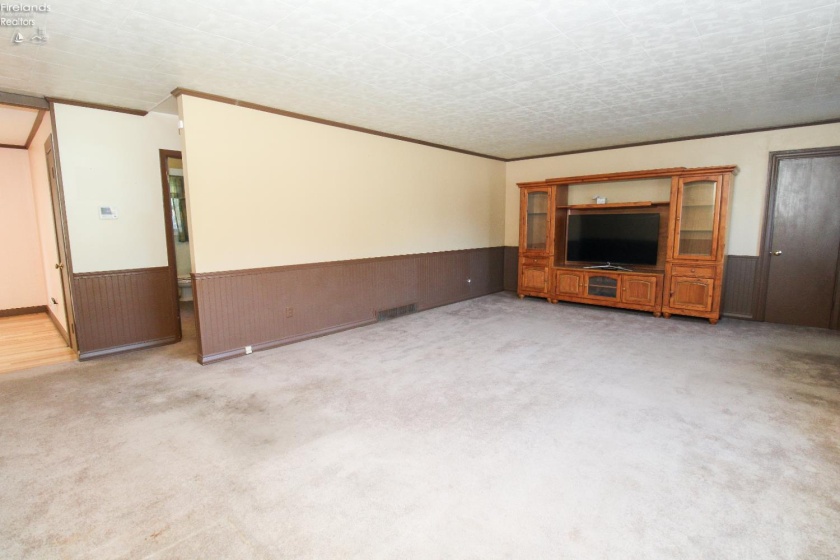 2103 Tiffin Avenue, Sandusky, 44870, 3 Bedroom Bedrooms, ,1 BathroomBathrooms,Residential,For Sale,Tiffin,20264295