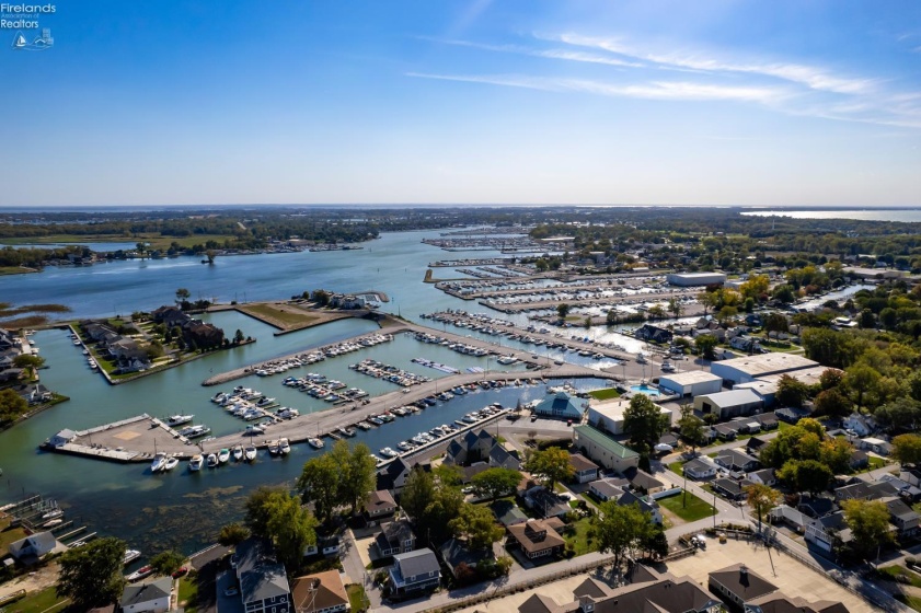 3130 Carolina Street, Port Clinton, 43452, ,Multiple Units,For Sale,Carolina,20264373