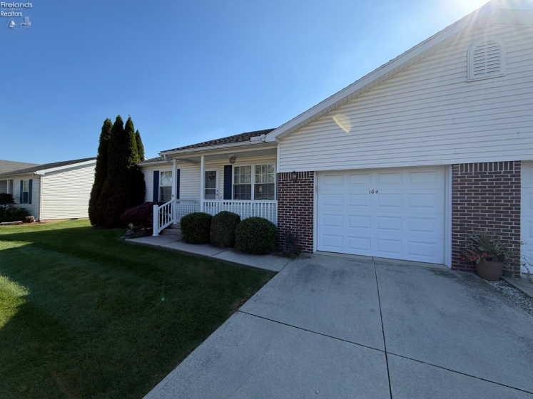 104 Teakwood Ct, Tiffin, 44883, 2 Bedroom Bedrooms, ,2 BathroomBathrooms,Residential,For Sale,Teakwood Ct,20264358