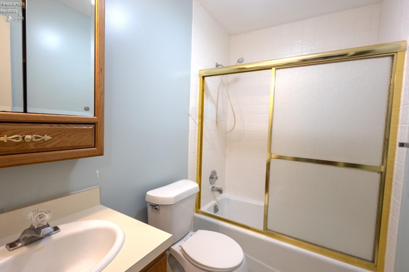 188 Marina Point Drive, Sandusky, 44870, 2 Bedroom Bedrooms, ,3 BathroomBathrooms,Residential,For Sale,Marina Point,20264366