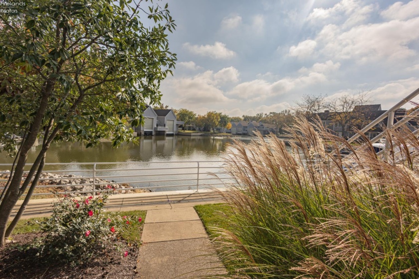 188 Marina Point Drive, Sandusky, 44870, 2 Bedroom Bedrooms, ,3 BathroomBathrooms,Residential,For Sale,Marina Point,20264366