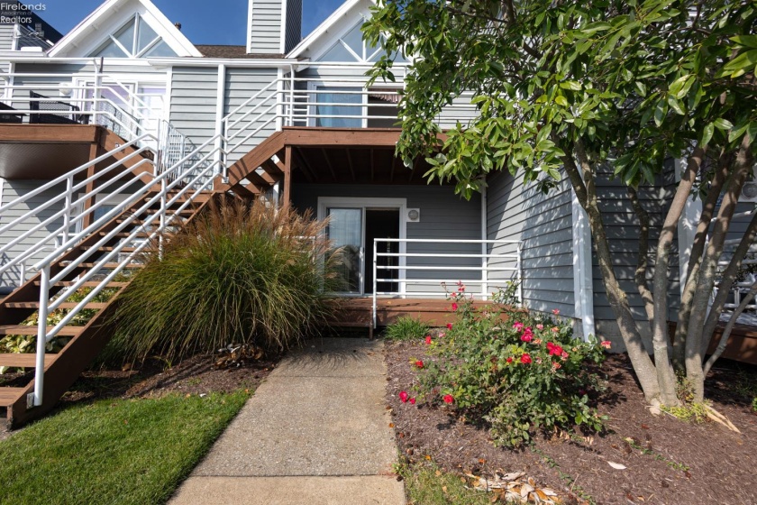 188 Marina Point Drive, Sandusky, 44870, 2 Bedroom Bedrooms, ,3 BathroomBathrooms,Residential,For Sale,Marina Point,20264366
