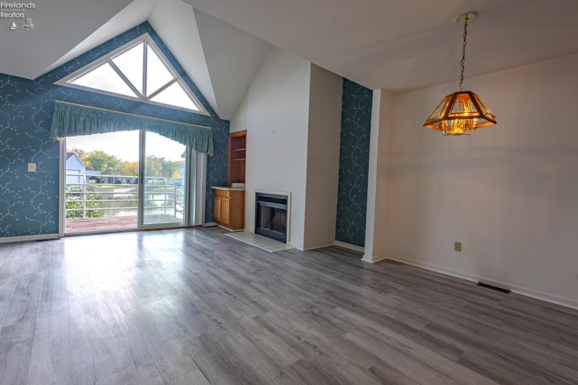 188 Marina Point Drive, Sandusky, 44870, 2 Bedroom Bedrooms, ,3 BathroomBathrooms,Residential,For Sale,Marina Point,20264366