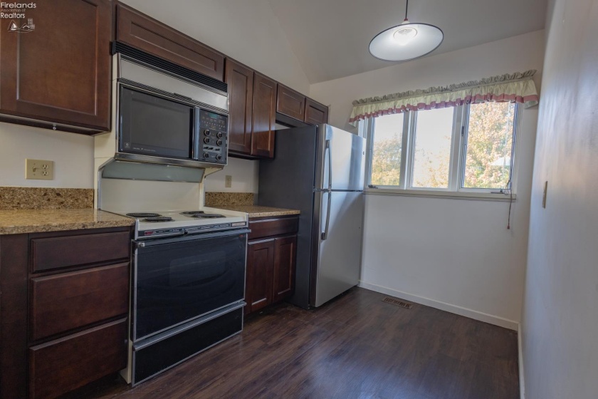 188 Marina Point Drive, Sandusky, 44870, 2 Bedroom Bedrooms, ,3 BathroomBathrooms,Residential,For Sale,Marina Point,20264366