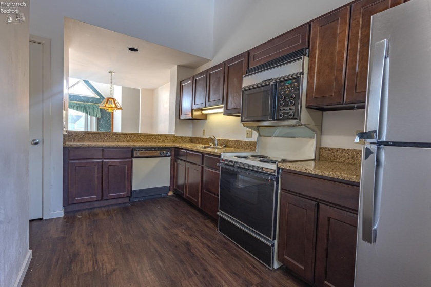 188 Marina Point Drive, Sandusky, 44870, 2 Bedroom Bedrooms, ,3 BathroomBathrooms,Residential,For Sale,Marina Point,20264366