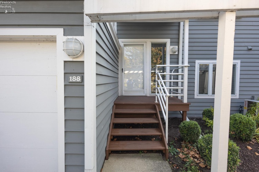 188 Marina Point Drive, Sandusky, 44870, 2 Bedroom Bedrooms, ,3 BathroomBathrooms,Residential,For Sale,Marina Point,20264366