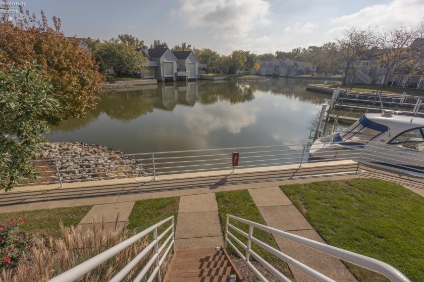 188 Marina Point Drive, Sandusky, 44870, 2 Bedroom Bedrooms, ,3 BathroomBathrooms,Residential,For Sale,Marina Point,20264366
