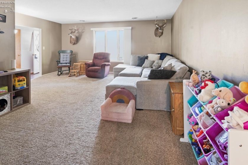 1927 Valley View Terrace, Fremont, 43420, 3 Bedroom Bedrooms, ,2 BathroomBathrooms,Residential,For Sale,Valley View Terrace,20264316