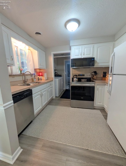 548 Ferndale Avenue, Vermilion, 44089, 3 Bedroom Bedrooms, ,2 BathroomBathrooms,Residential,For Sale,Ferndale,20264390