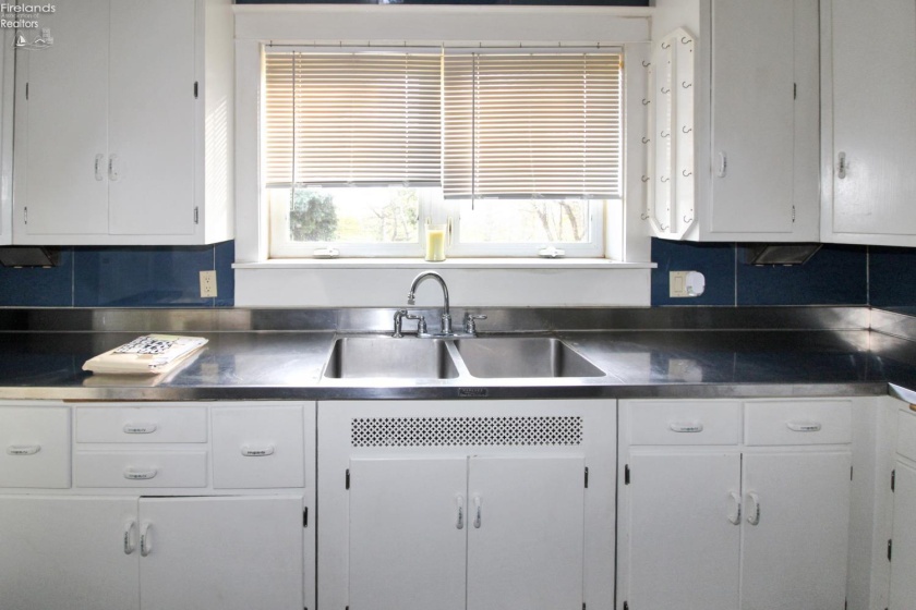 913 Rymers Road, Port Clinton, 43452, 2 Bedroom Bedrooms, ,2 BathroomBathrooms,Residential,For Sale,Rymers,20264392