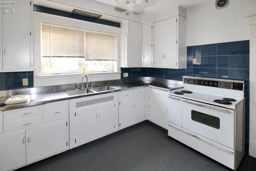 913 Rymers Road, Port Clinton, 43452, 2 Bedroom Bedrooms, ,2 BathroomBathrooms,Residential,For Sale,Rymers,20264392