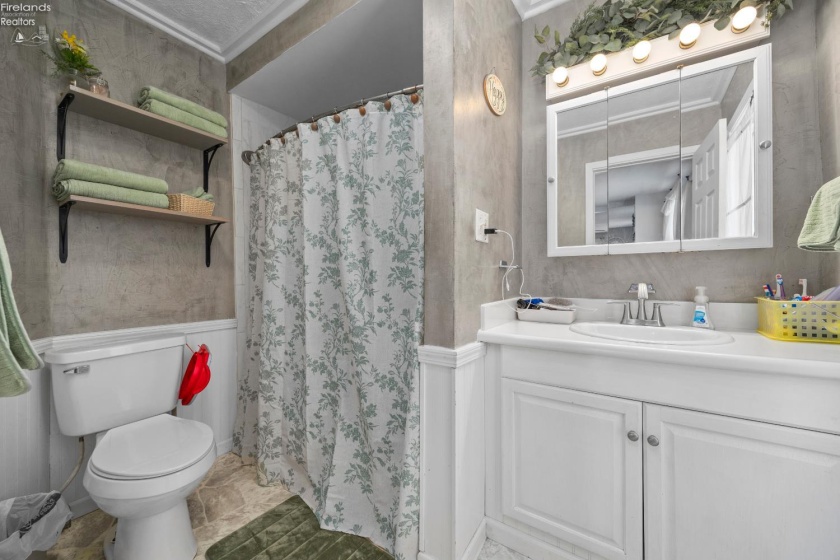 425 Center Street, Bellevue, 44811, 3 Bedroom Bedrooms, ,1 BathroomBathrooms,Residential,For Sale,Center,20264421