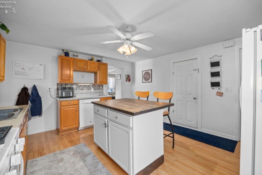 425 Center Street, Bellevue, 44811, 3 Bedroom Bedrooms, ,1 BathroomBathrooms,Residential,For Sale,Center,20264421