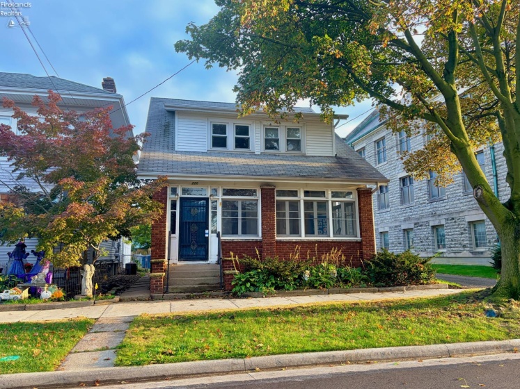 220 Jefferson Street, Sandusky, 44870, 3 Bedroom Bedrooms, ,2 BathroomBathrooms,Residential,For Sale,Jefferson,20264256