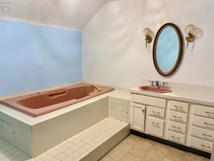 220 Jefferson Street, Sandusky, 44870, 3 Bedroom Bedrooms, ,2 BathroomBathrooms,Residential,For Sale,Jefferson,20264256